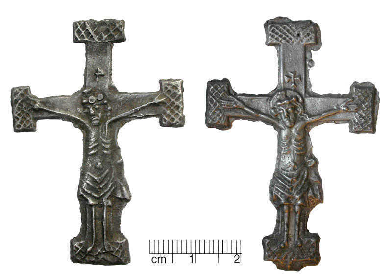 Abb. 1: Hansestadt Wismar. Zwei Stromberger Kruzifixzeichen aus der Mitte des 14. Jahrhunderts – gefunden in Baulandgewinnungsschichten am Wismarer Hafen 