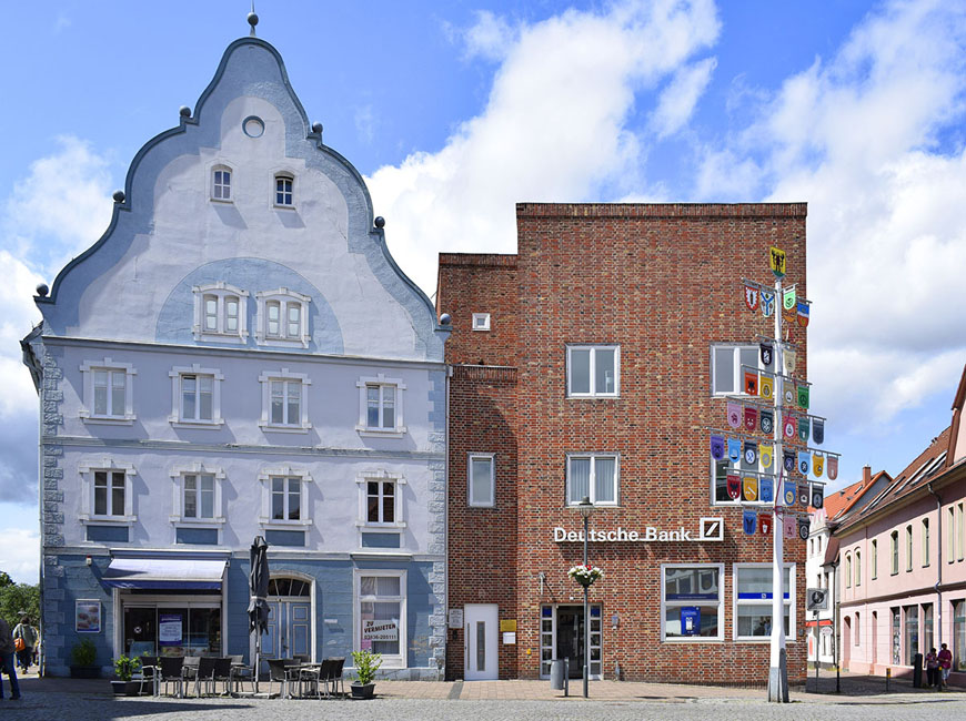 Abb. 1. Wolgast, Lkr. Vorpommern-Greifswald, Rathausplatz 1 und 2, 2019