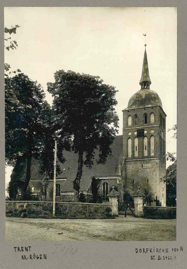 Abb.15. Trent, Landkreis Vorpommern-Rügen, Kirche von Nordwesten, historische Aufnahme um 1920/1940 