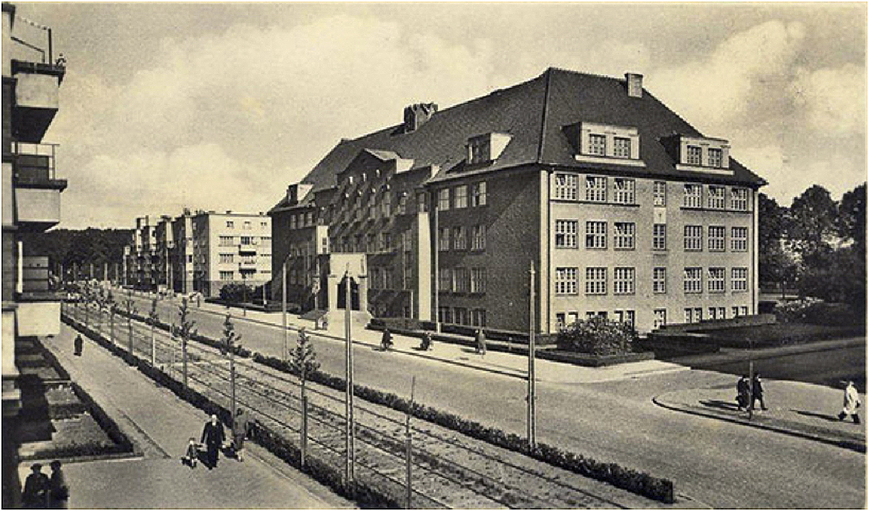 Abb. 3. Städtische Gewerbeschule Rostock, Postkarte, um 1934. Sammlung Schröder. 