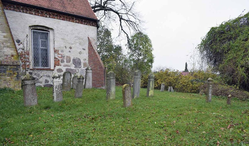 Abb. 2. Altenkirchen, Landkreis Vorpommern-Rügen, Kirchhof. 