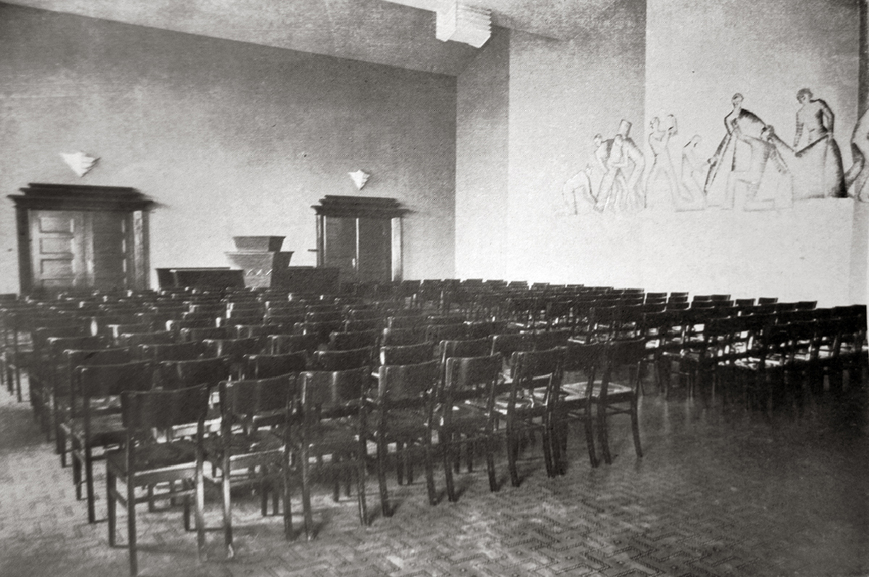 Abb. 18. Städtische Gewerbeschule Rostock, großer Vortragssaal. Neue Baukunst, Sonderdruck, Berlin 1927. 