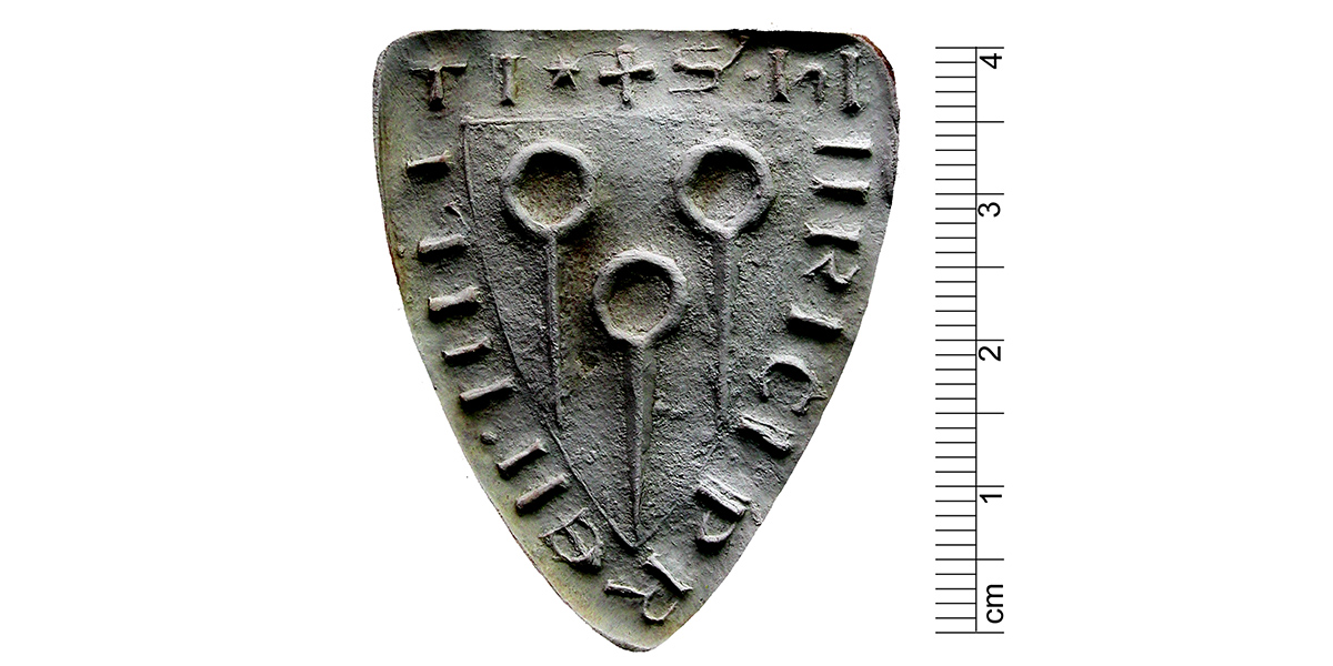 Abbildung 2: Schimm, Lkr. Nordwestmecklenburg, moderner Abdruck des Siegelstempels des Heinrich Preen in Knetmasse, zur Kontrastverstärkung bedampft mit Ammoniumchlorid (NH4Cl).